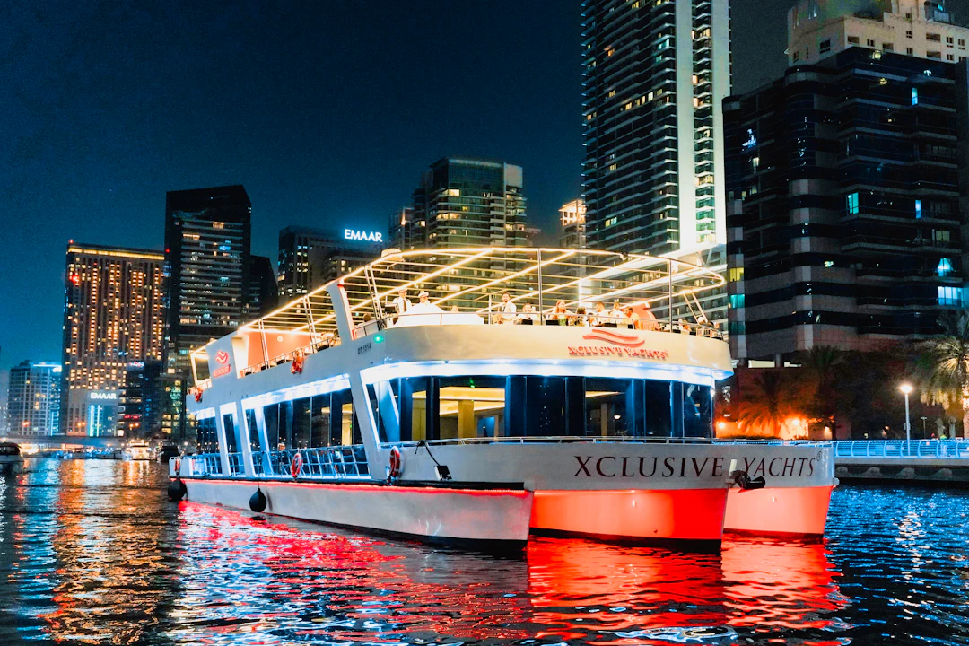 Dubai Marina: Luxury Dinner Cruise with Live Music Discount